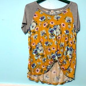 Short sleeved rolled bottom 7th Ray floral Tee